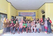 PROGRAM PENGABDIAN MASYARAKAT DESA BINAAN JURUSAN ILMU PENDIDIKAN FKIP UNIVERSITAS BENGKULU DENGAN TEMA MENINGKATKAN WAWASAN PEDAGOGIK ORANG TUA DALAM MEMBINA NILAI MORAL ANAK DI LINGKUNGAN KELUARGA